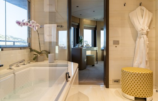 Master ensuite onboard charter yacht ARTISAN