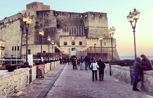 Ovo Castle Naples entrance
