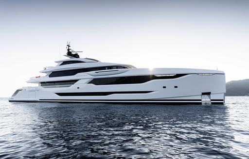 Superyacht charter O'MADELEINE at anchor