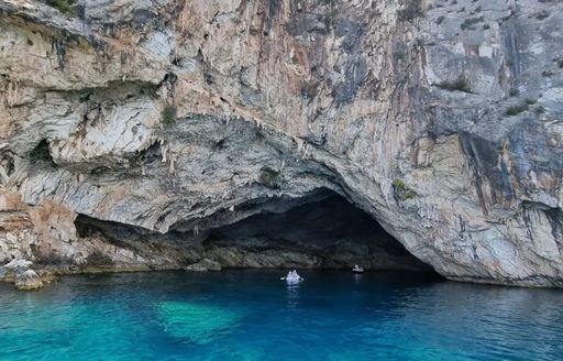 Lefkada - Papanikolis Cave entrance