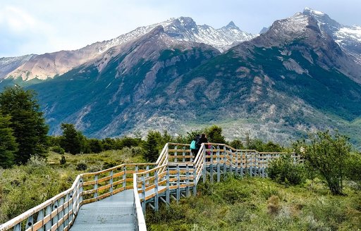 Patagonia - Parque Nacional Los Glaciares mountains bridge
