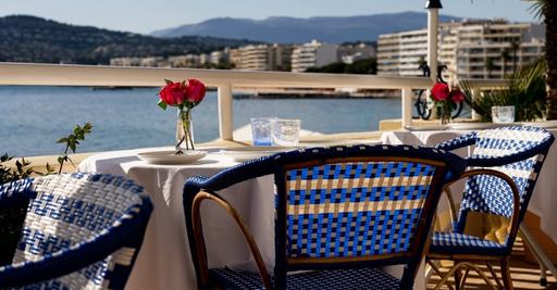 La Passagere Antibes waterfront dining area