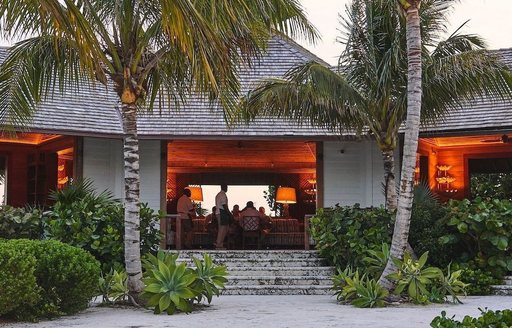 Exumas - Norman's Cay restaurant bar