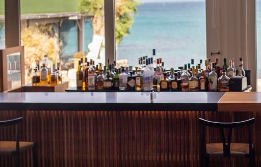 Prima Plora Crete bar