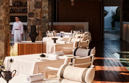 YĒVO by Bill & Coo Mykonos dining area