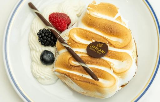 Premium meringue style dessert 
