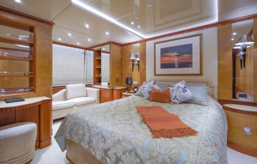 Charter yacht AZUL V guest cabin with double berth