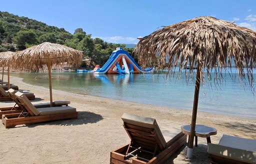 Poros - Russian Bay beach loungers