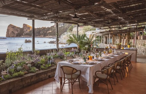 Lo Scoglio Positano dining area