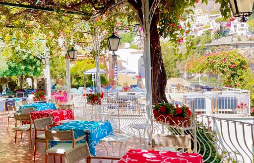 Il Tridente Positano terrace dining area
