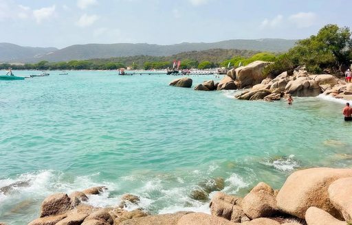 Plage de Santa Giulia Porto Vecchio rocks
