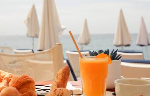 Plage Beau Rivage Nice drinks and parasols