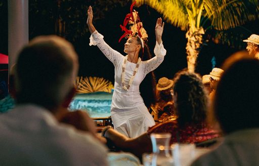 Tahiti - Tahiti Pearl Beach Resort dining area dance performance