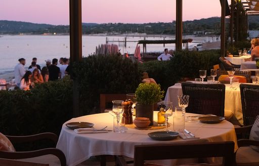 St Tropez - Jardin Tropezina dining area