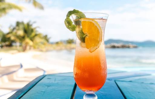 BVI - Tortola - Nanny Cay beach cocktail