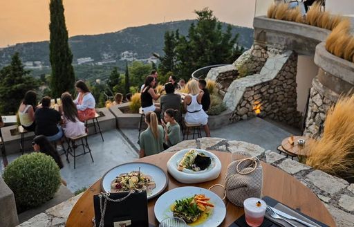 Amente Lefkada dining area