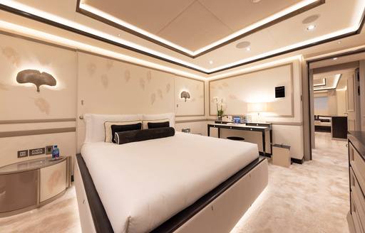 Charter yacht LUNA guest cabin with double berth 