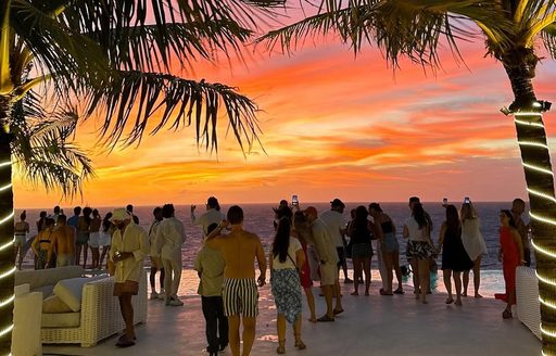 El Kabron Bali sunset, trees, people