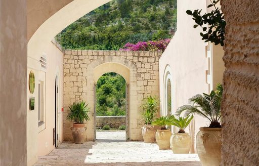 Sicily - Locanda Don Serafino courtyard