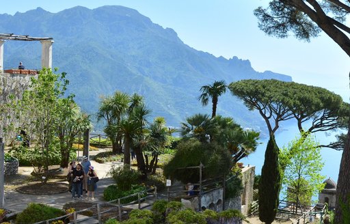 Ravello - Villa Rufolo garden mountain 