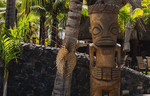 Tahiti - Pā'ōfa'i Gardens statue
