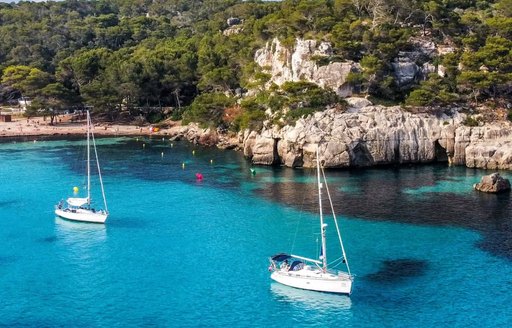 Macarelleta Menorca beach cliffs boats
