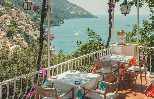 Il Tridente Positano terrace dining area