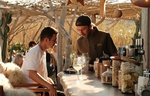 St Tropez - La Cabane Bambou bar people