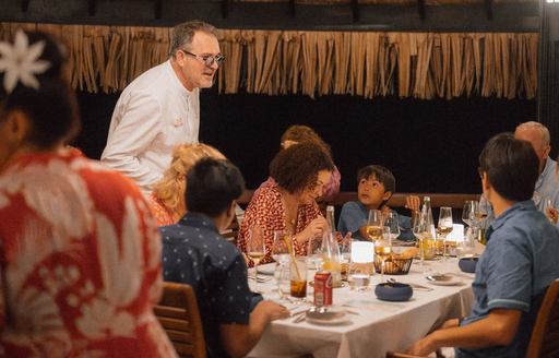 Tahiti - Le Lotus restaurant dining area people