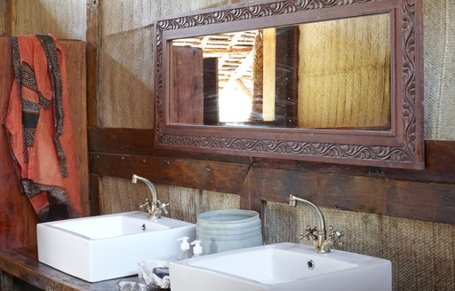 sinks in bandas on thanda island