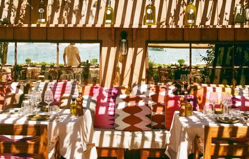 St Tropez - Jardin Tropezina dining area