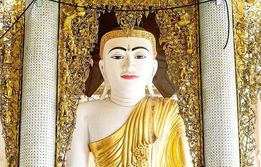 Myanmar - Shwedagon Pagoda people statue