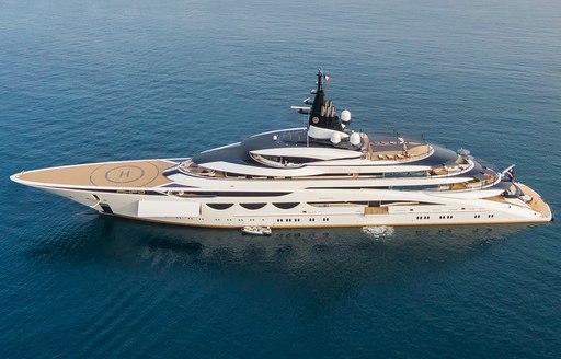 Charter yacht AHPO at sea