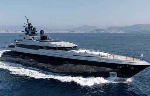 Charter yacht SARASTAR at sea