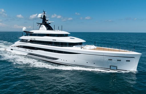 Charter yacht AMOR A VIDA at sea