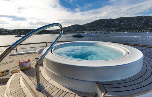 Jacuzzi on Superyacht CHAKRA