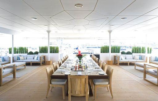 alfresco dining area aboard charter yacht ‘Indian Empress’ 