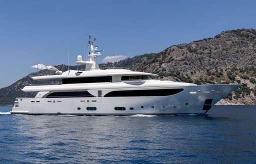Charter yacht LADY I at sea
