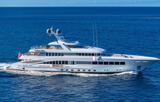 Charter yacht ROCK.IT at sea