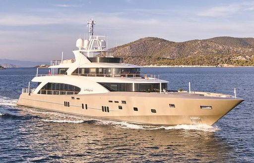 Charter yacht LA PELLEGRINA 1 at sea