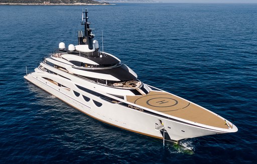 Charter yacht AHPO at sea