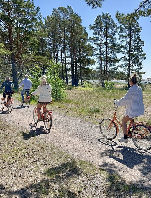 Charter guests cycling around Hanko, Finland