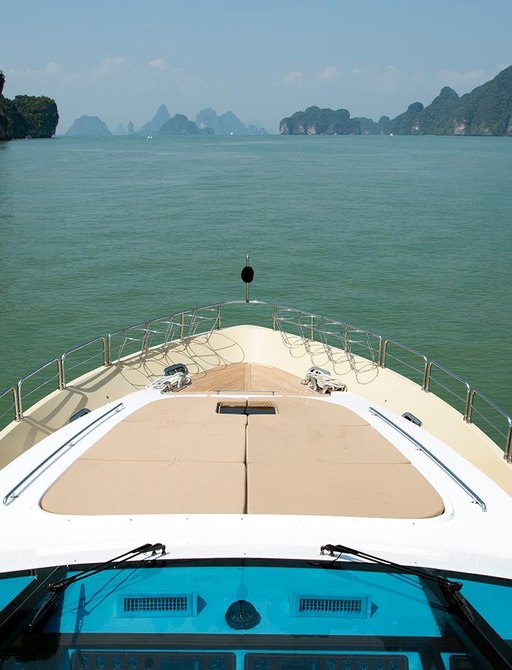 Foredeck sunpads on luxury yacht Mia Kai