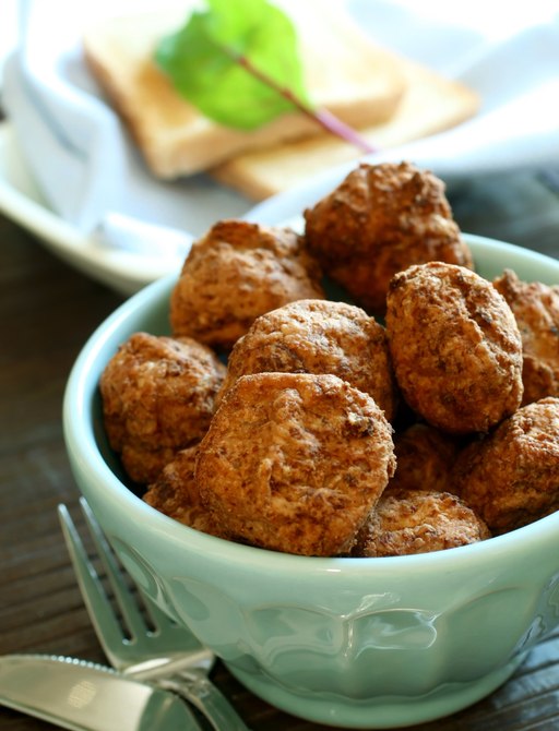 Bowl of oeuvres for ouzo