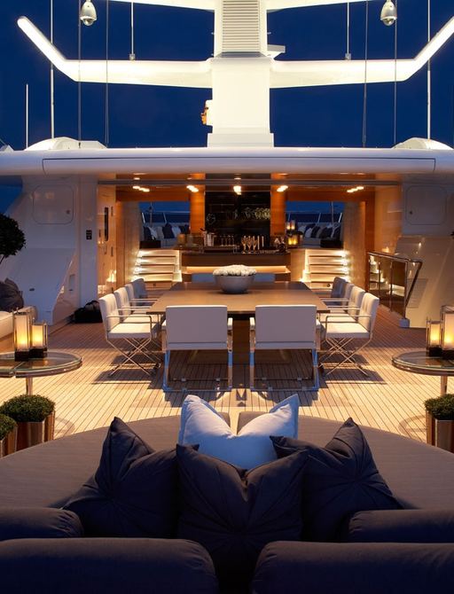 superyacht SEALYON's sundeck