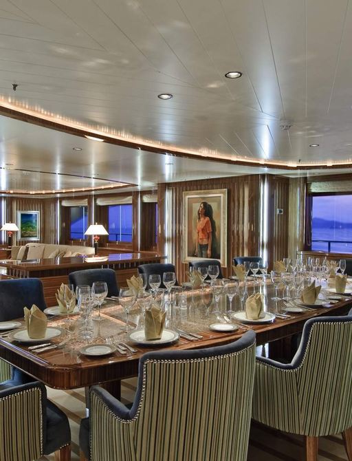 Superyacht O'NEIRO's formal dining room