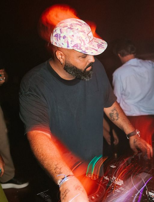 Barry Club DJ in action