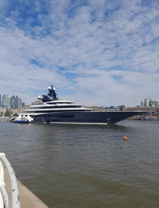 Superyacht Charter KISMET anchored in the Thames in Central London