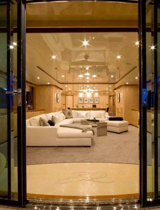 beautiful interior onboard yacht Komokwa
