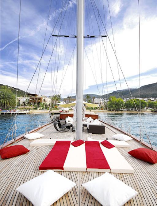 cushions and seating area on deck of superyacht ‘Orient Pearl’